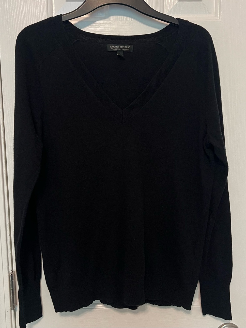 Banana Republic Women’s Black Pima Cotton Cashmere V-Neck Sweater | Size Large